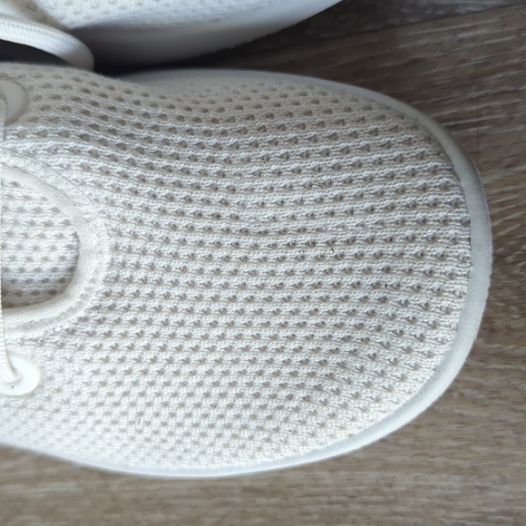 like new Allbirds tree runners sneakers - Picture 3 of 12